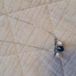 Silver pearl necklace